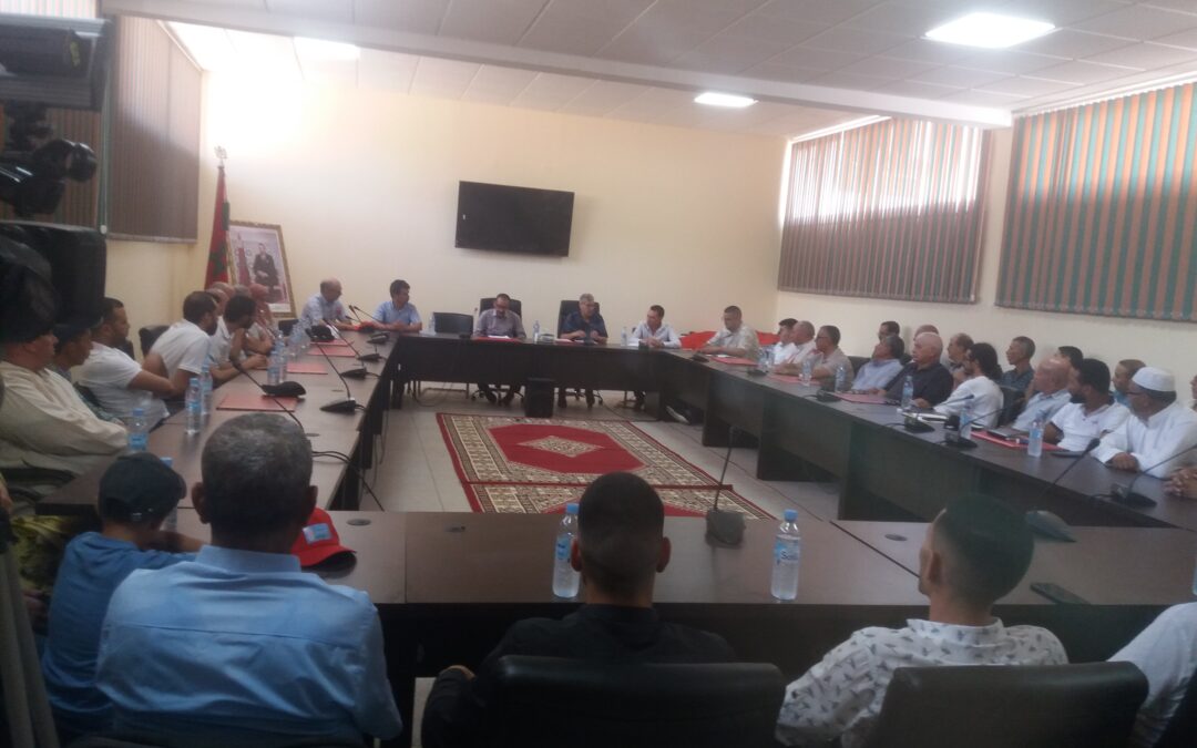 Dr Ali Al-Chaabani donne une conférence dans la salle de séminaire de la Commune territoiale de Moqrissat